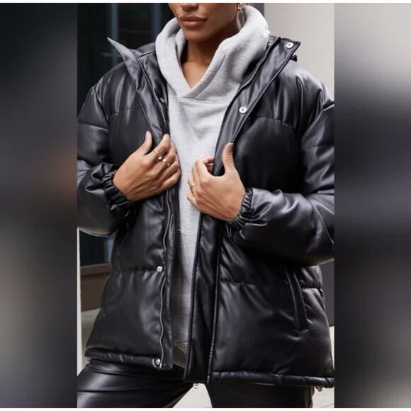 Pretty Little Thing BLACK FAUX LEATHER PADDED HOODED PUFFER US Size Medium NWT - Picture 1 of 7